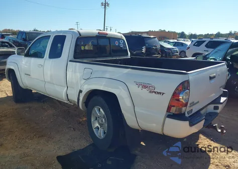 2011 Toyota Tacoma Prerunner V6 z USA, uszkodzony, nr VIN 5TFTU4GN8BX005029